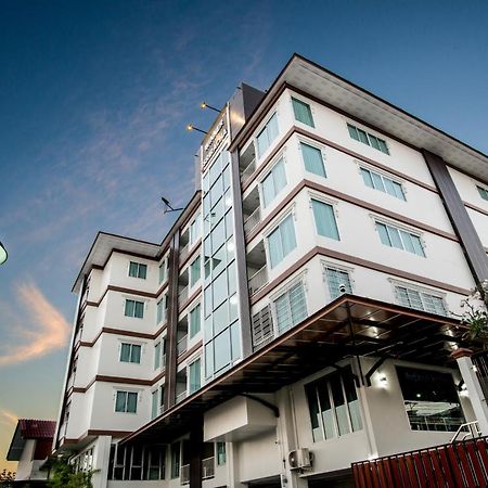 Winner Sriracha Serviced Apartment Si Racha Esterno foto