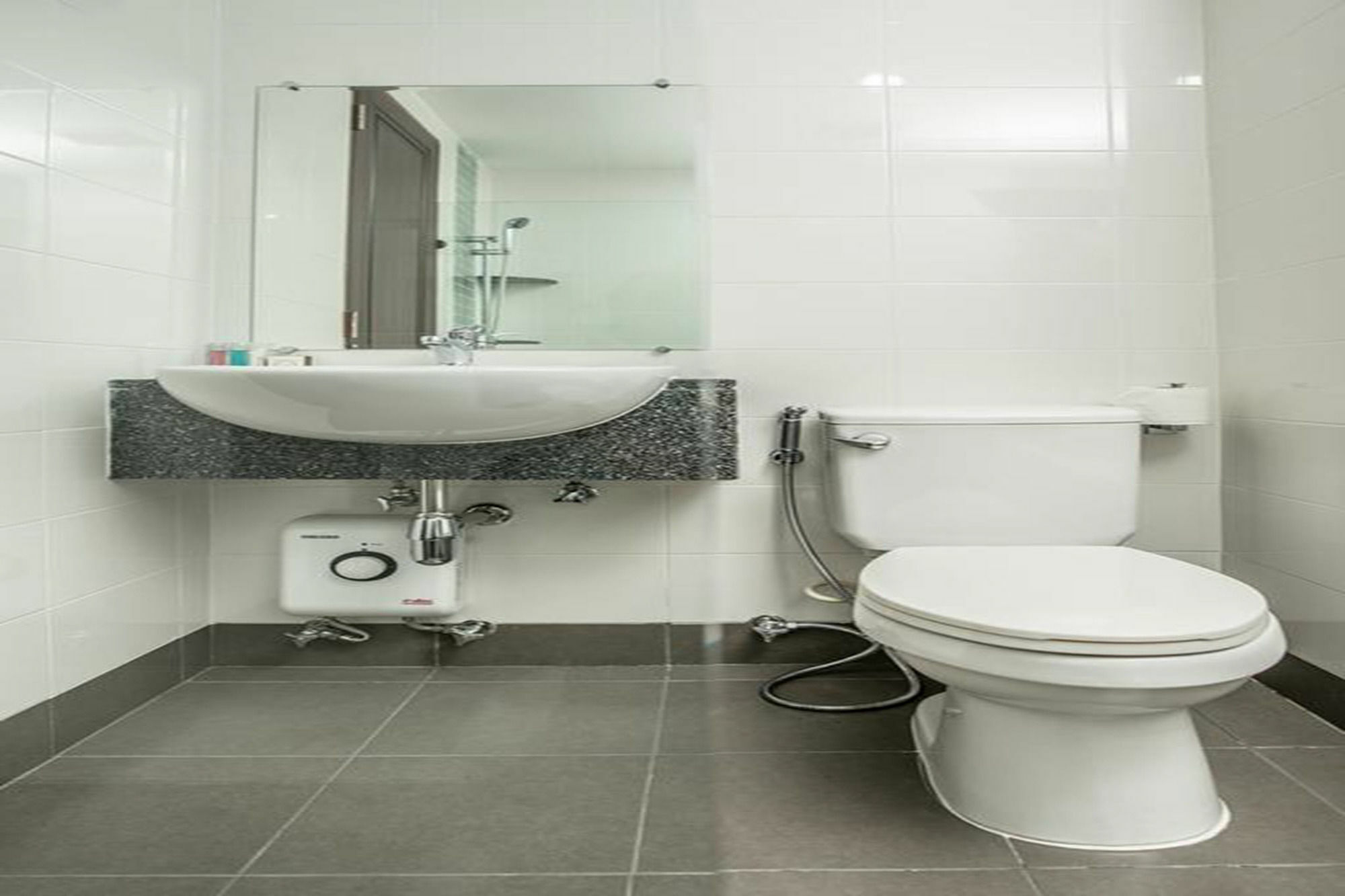 Winner Sriracha Serviced Apartment Si Racha Esterno foto