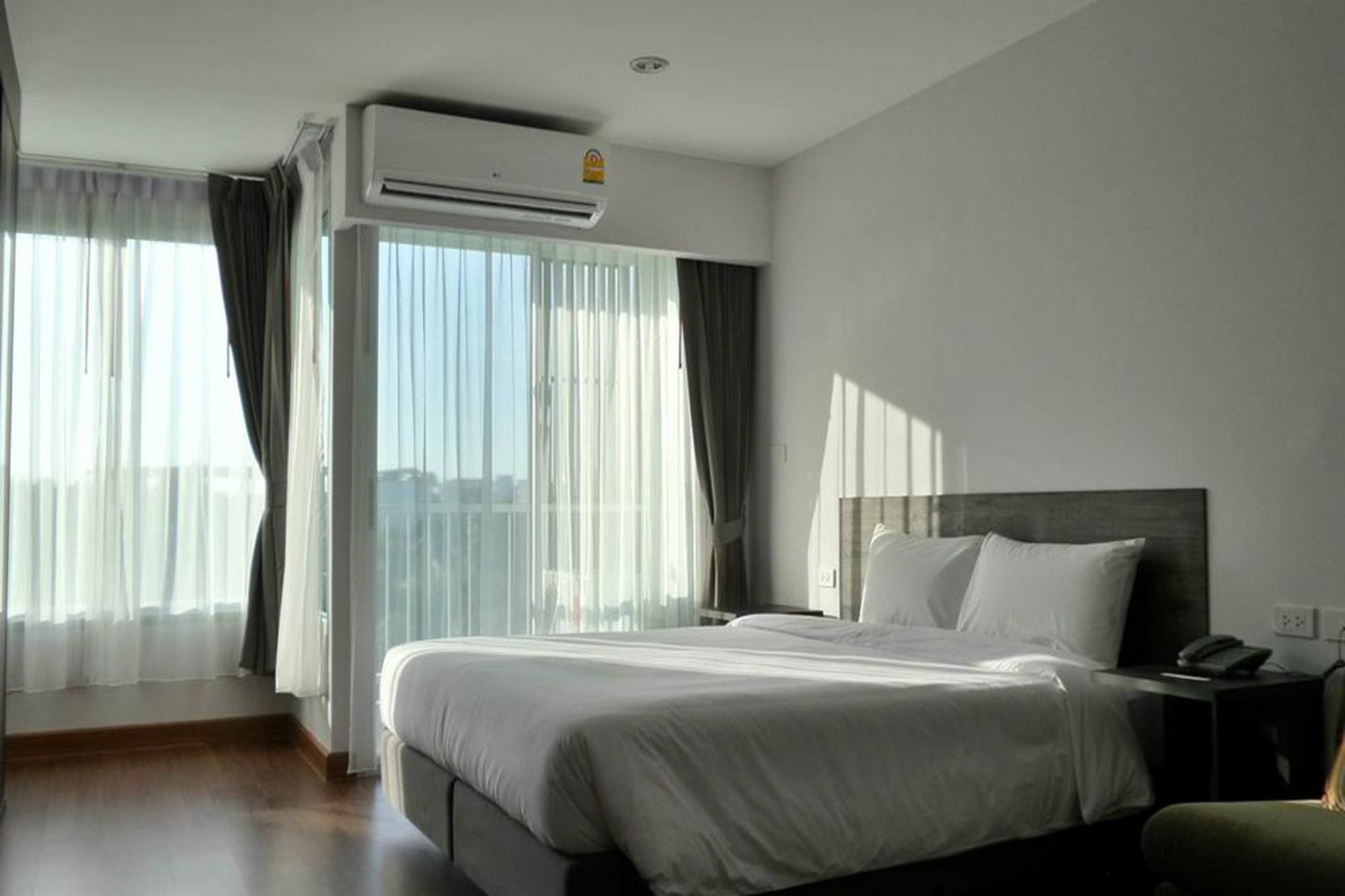 Winner Sriracha Serviced Apartment Si Racha Esterno foto