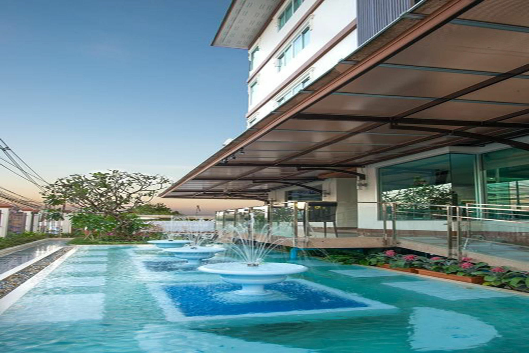 Winner Sriracha Serviced Apartment Si Racha Esterno foto