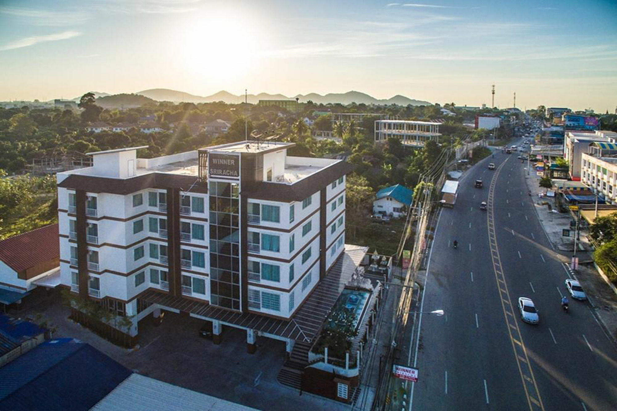 Winner Sriracha Serviced Apartment Si Racha Esterno foto