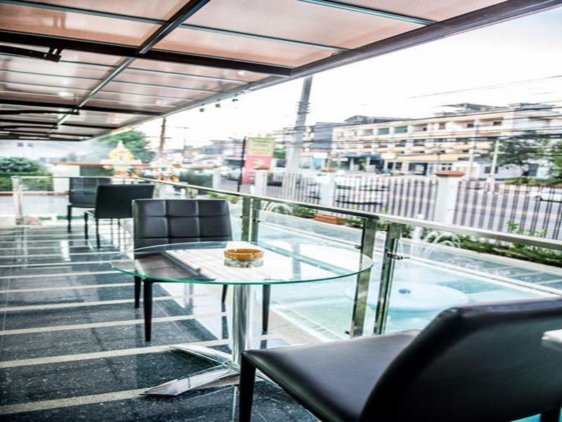 Winner Sriracha Serviced Apartment Si Racha Esterno foto