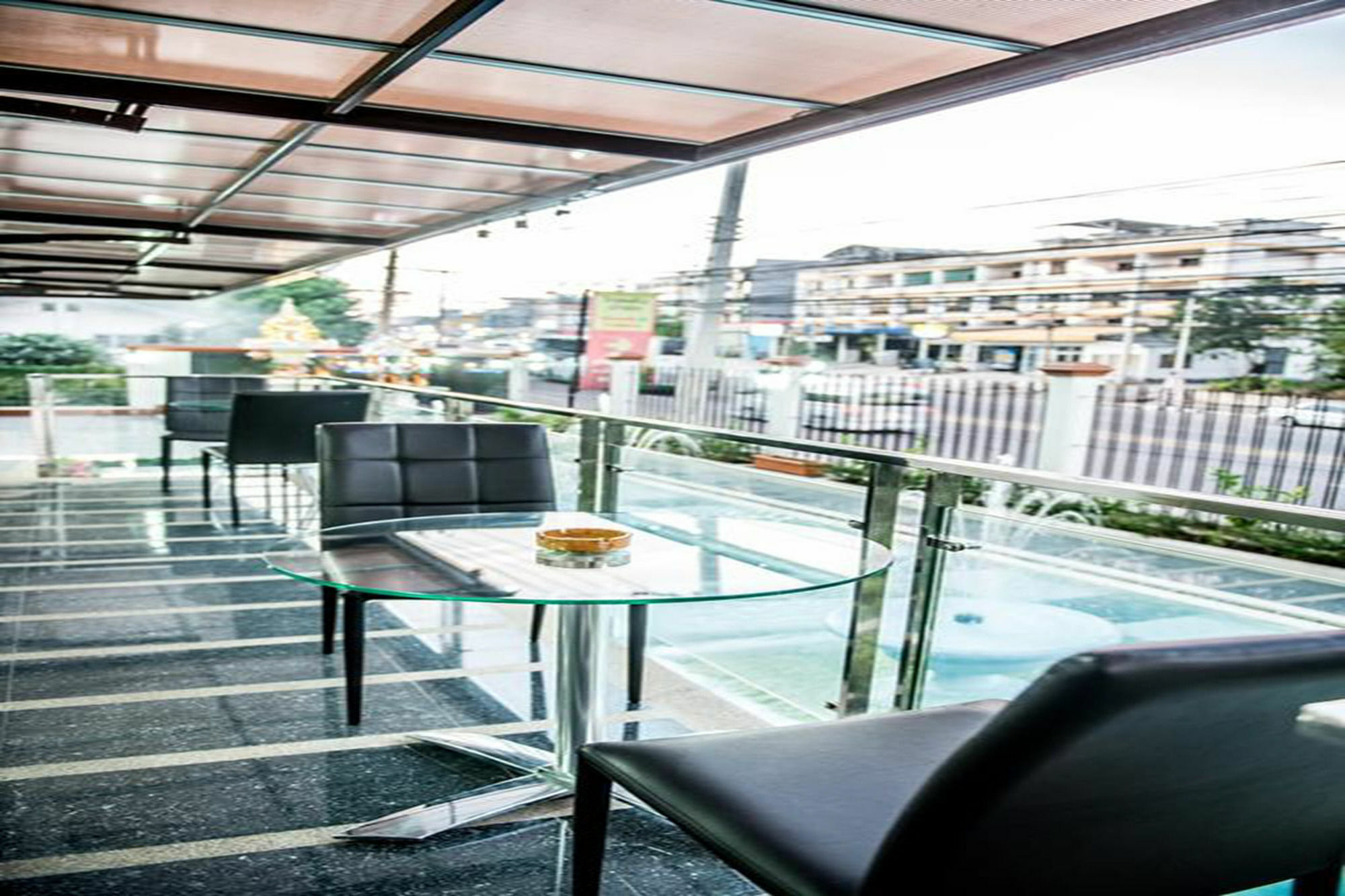 Winner Sriracha Serviced Apartment Si Racha Esterno foto