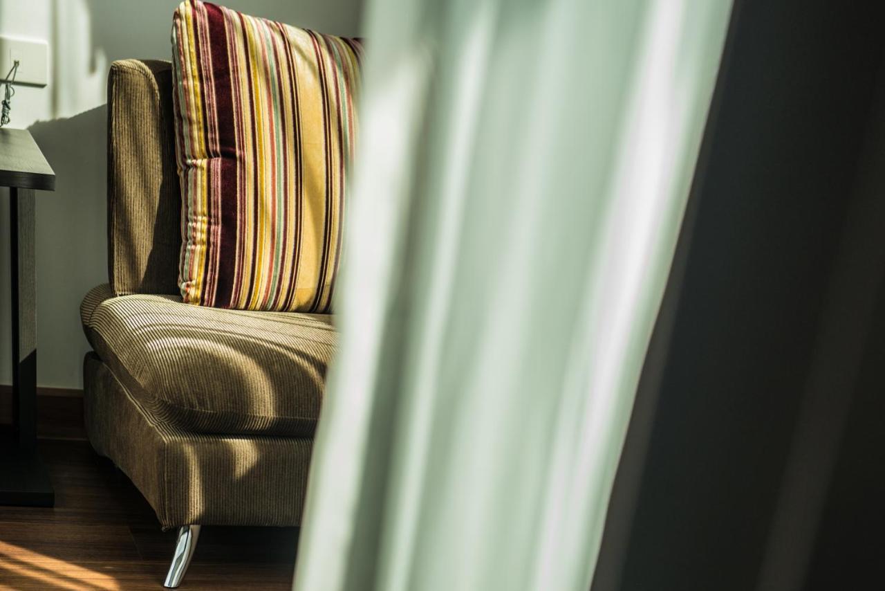 Winner Sriracha Serviced Apartment Si Racha Esterno foto