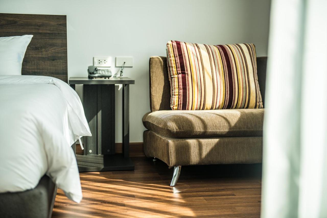 Winner Sriracha Serviced Apartment Si Racha Esterno foto