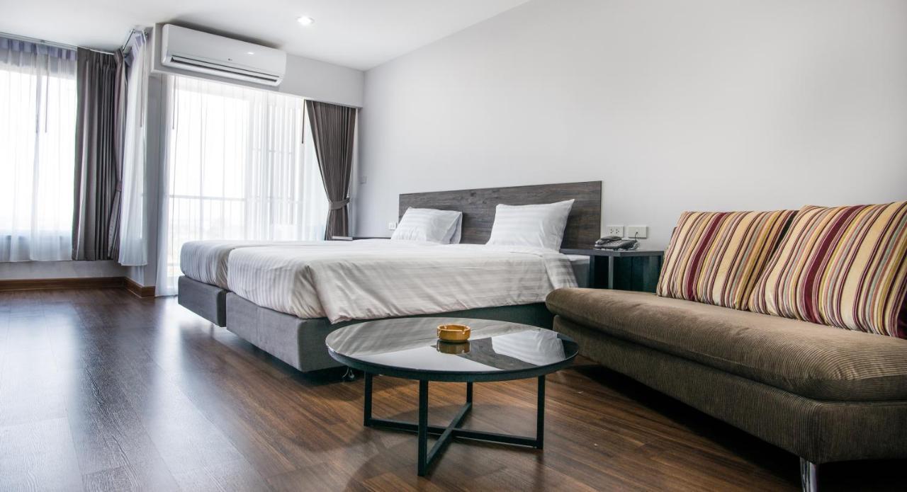 Winner Sriracha Serviced Apartment Si Racha Esterno foto