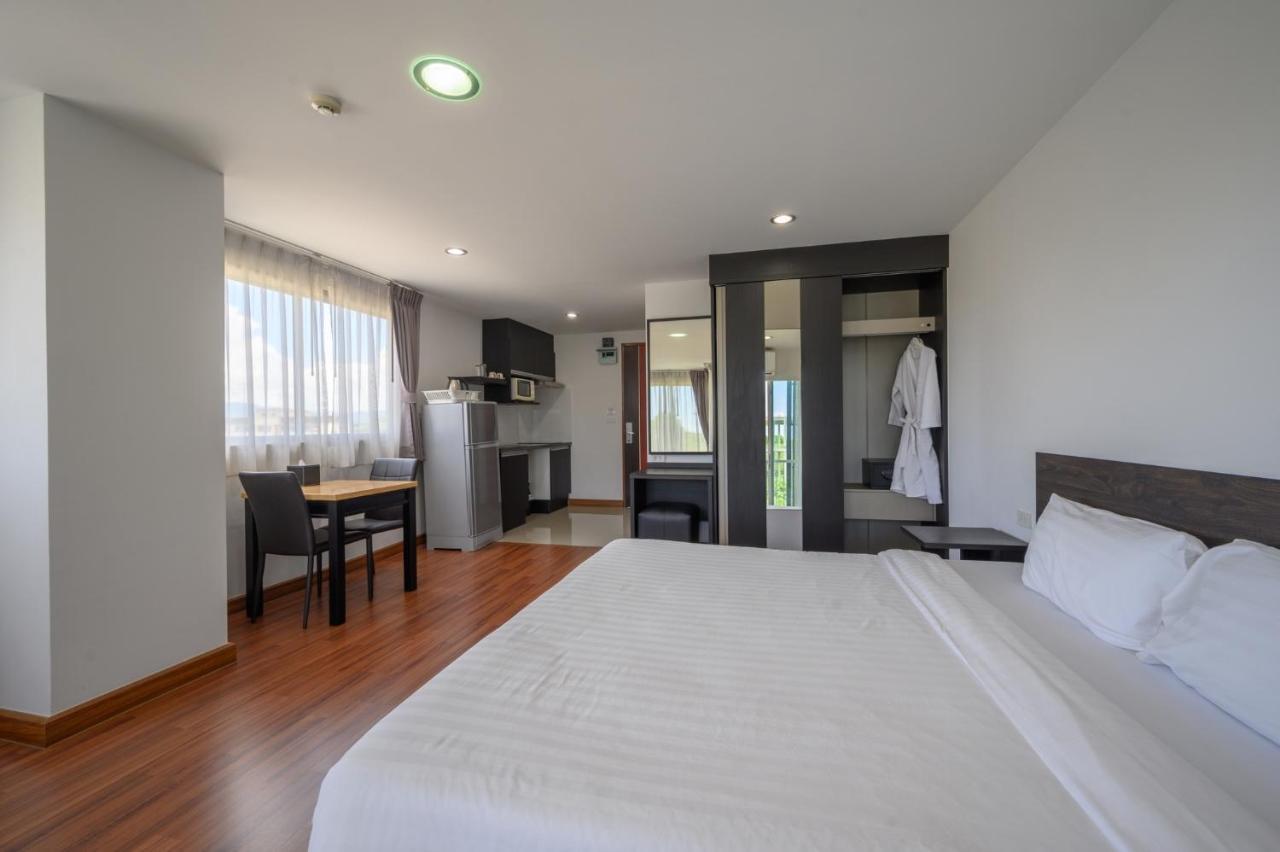 Winner Sriracha Serviced Apartment Si Racha Esterno foto