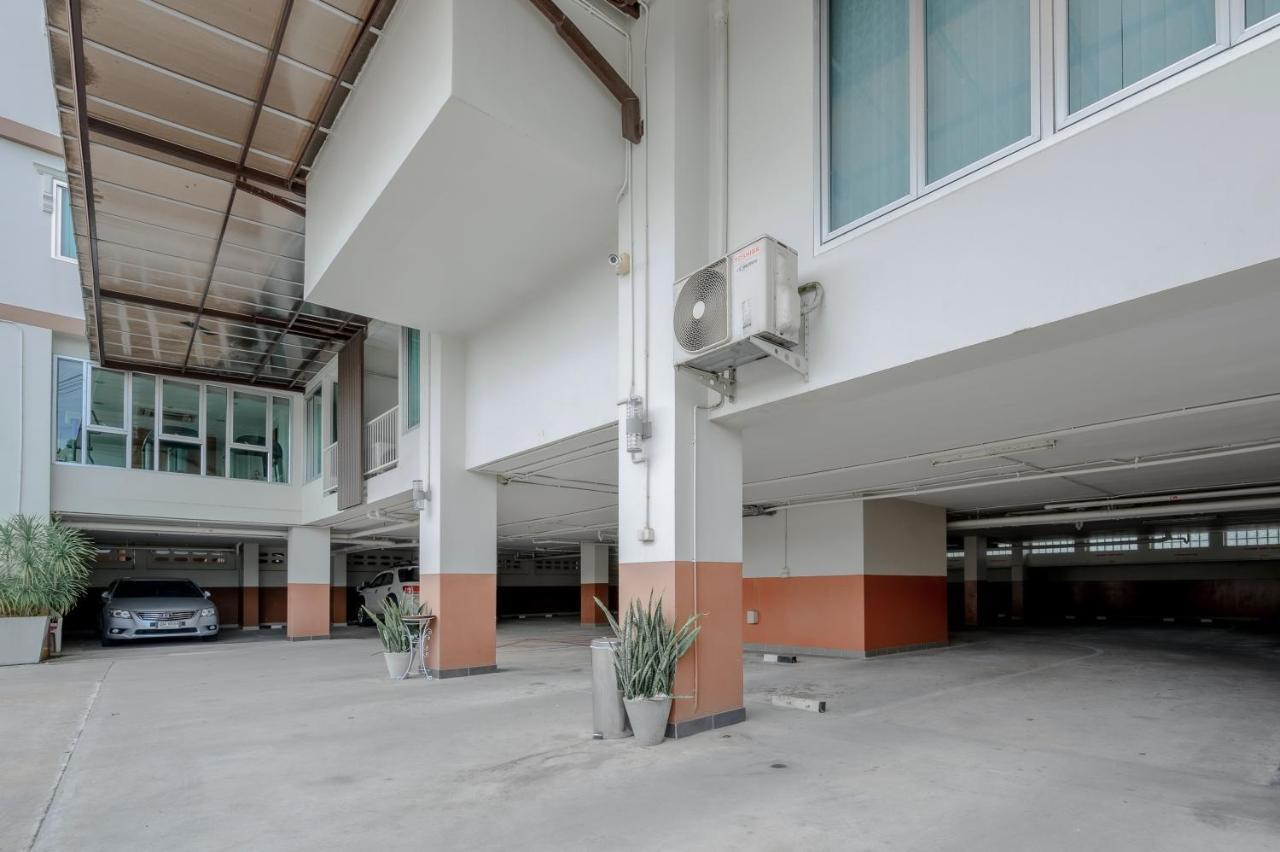 Winner Sriracha Serviced Apartment Si Racha Esterno foto