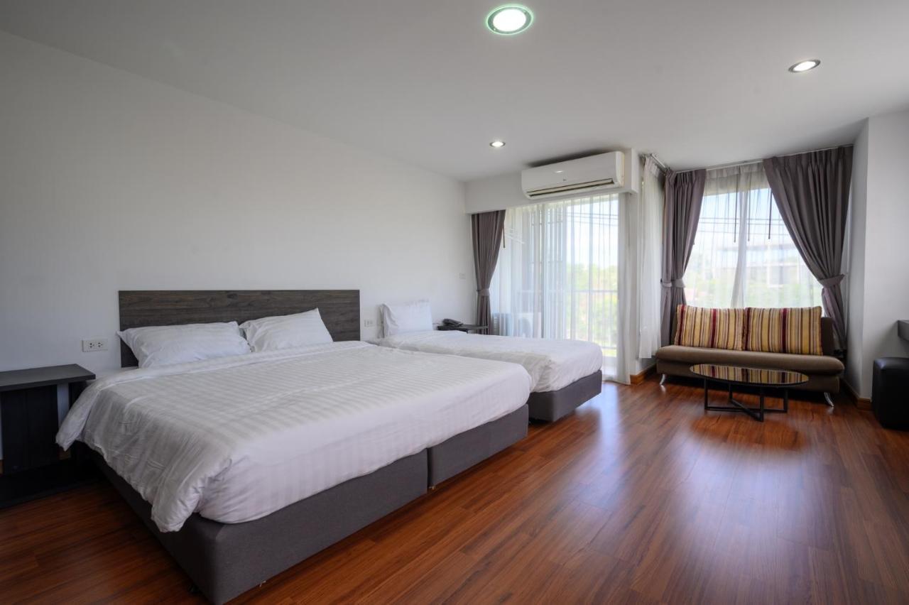Winner Sriracha Serviced Apartment Si Racha Esterno foto